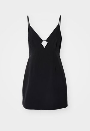 Abito nero senza maniche con scollatura a V e un'apertura a forma di diamante sul petto. Realizzato in tessuto morbido con una silhouette aderente.
