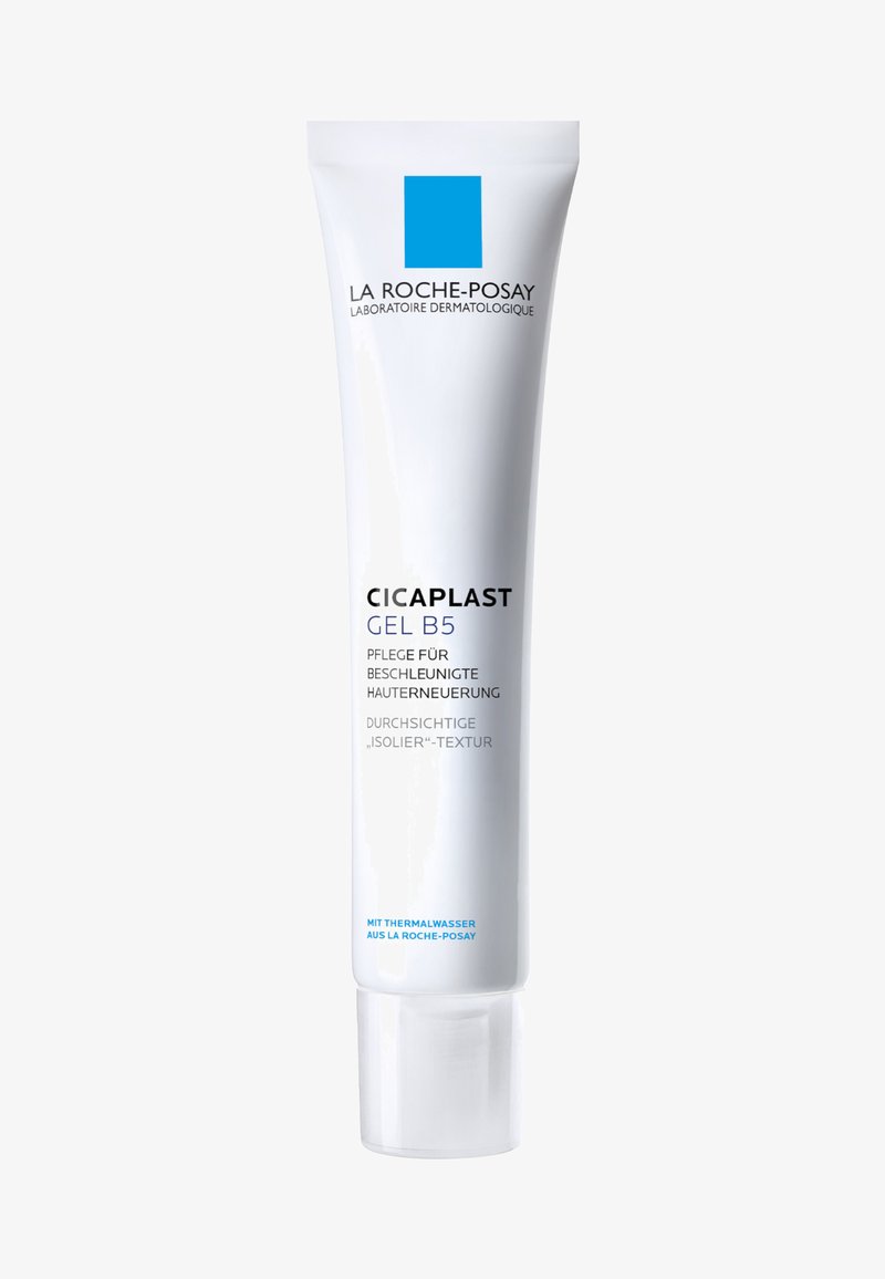 La Roche-Posay Cicaplast Gel B5 in einer weißen Tube. Hat eine durchsichtige Textur, blaue Akzente und einen Klappdeckel. Enthält Thermalwasser.