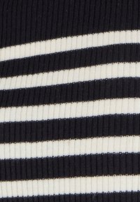 Unselected, noir rayé