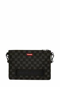Piccolo sacchetto rettangolare nero e grigio scuro a scacchi con una tracolla nera orizzontale e un patch con il logo rosso "Sprayground".