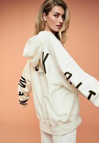 Next CITY GRAPHIC LONGLINE HOODIE - Džemperis ar kapuci - ecru white
