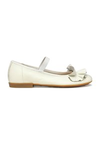 Bailarinas de cuero blanco con punta redonda, que cuentan con un lazo decorativo en la parte frontal y una suave banda elástica para un ajuste seguro. Suela de goma plana.