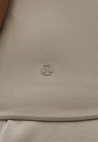 lululemon NULU HIP-LENGTH CREWNECK SHORT SLEEVE - Basic T-shirt - warm ash grey