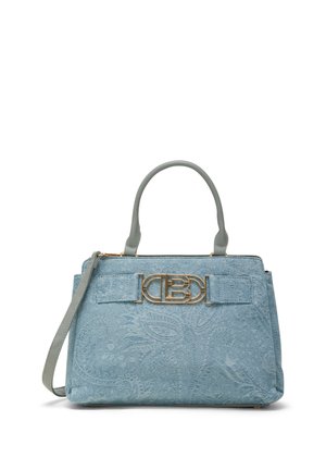 Borsa a mano azzurro chiaro dalla texture, con manico superiore, tracolla staccabile e logo decorativo dorato al centro davanti.