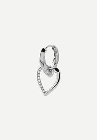 Orecchini a cerchio in argento con un pendente a forma di cuore bordato di piccoli strass trasparenti, finitura lucida e design con chiusura sicura.