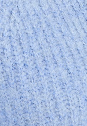 Helles blaues Strickgewebe mit einer strukturierten, leicht flauschigen Oberfläche, die ein lockeres Webmuster und subtile Farbvariationen zeigt.