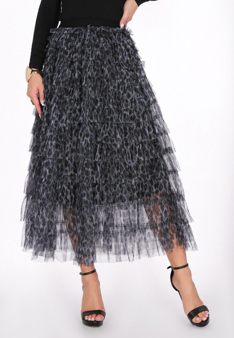 Sort lagdelt nederdel lavet af gennemsigtigt, let materiale med leopardmønster. Har flere volanger, ankel-længde design og en tætsiddende talje.