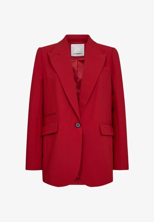Rdeč blazer iz gladkega blaga, ki ima široke reverje, enojno črno gumbno zapiranje in dva stranska žepa s prilegajočim se krojem.