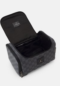 Jordan JAM MONOGRAM DOPP KIT UNISEX - Kosmetická taška - smoke grey
