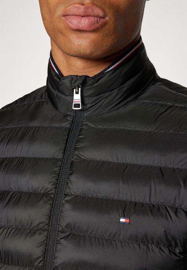 PACKABLE - Light jacket3