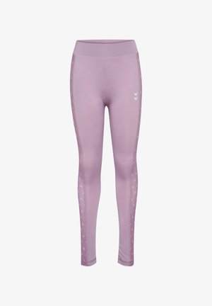 Leggings de sport violet clair avec une taille haute, des motifs latéraux roses et un petit logo. Fabriqués en tissu extensible et lisse.