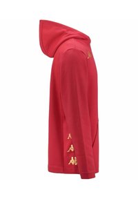 Felpa con cappuccio rossa realizzata in un tessuto morbido, con tasca a canguro e dettagli in oro sul petto e sul lato.