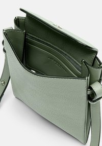 Liebeskind Berlin HILLA - Pochette pour téléphone - salbeigrün
