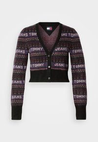 Skraćeni kardigan tamnih nijansi s uzorkom koji sadrži natpis "TOMMY JEANS" u svijetloj boji. V-izrez, dugi rukavi i kopčanje na gumbe.