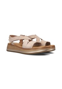 Beige suède sandalen met kruisbanden en open teen. Lichtgewicht houten zool met een doorzichtige laag, gestructureerd voor grip.