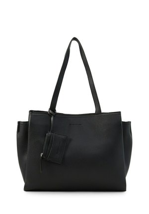 Borsa tote in pelle nera con due spallacci e una piccola pochette con cerniera attaccata sul davanti su sfondo bianco.