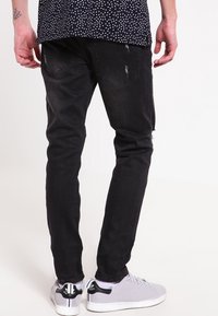 Black Kaviar Jeansy Slim Fit
