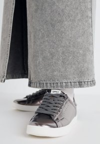 ONLY SHOES ONLSHILO METALLIC - Sneakers basse - gunmetal