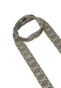 Beadedowa metaliczna chusta z wzorem w pętle, charakteryzująca się teksturowanym szarym i srebrnym wzorem, wydłużona i elastyczna, idealna do wszechstronnych stylizacji.