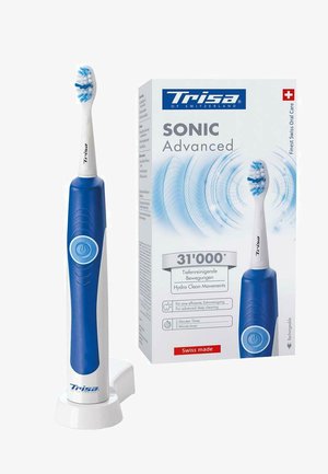 Brosse à dents électrique avec poignée bleue et blanche sur socle de charge, à côté d'une boîte étiquetée "Trisa Sonic Advanced" avec le logo "Fabriqué en Suisse".