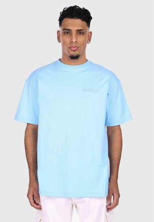 REGULAR FIT - Paprasti marškinėliai - baby blue