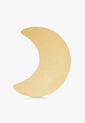 Guld metalkurvemåneformet objekt med en glat, mat finish på en hvid baggrund.