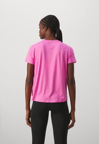 Nike Performance ONE CLASSIC  - T-skjorte til trening - playful pink