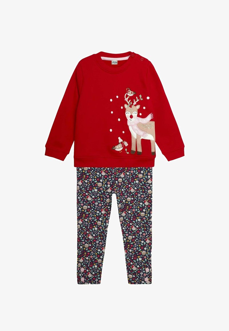 Hanorac roșu cu design de cerb și păsări, asociat cu colanți navy care au un model floral colorat. Material moale, croială lejeră.