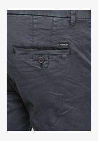 Non sélectionné, gris foncé