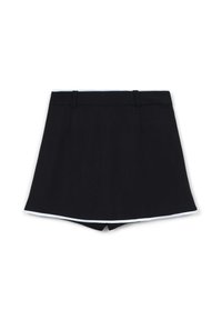 Schwarze Skort aus leichtem Material, mit ausgestellter Form, gefaltetem Vorderteil und weißen Besätzen am Saum. Zwei Gürtelschlaufen vorhanden.