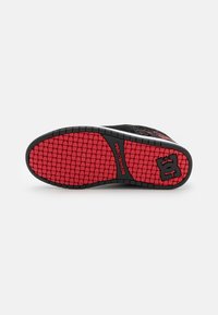 DC Shoes COURT GRAFFIK UNISEX - Sapatilhas - black/red