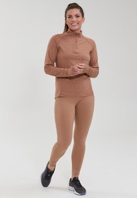 Endurance FUNKTIONS CANNA PERFORMANCE - Langærmet T-shirt - bruin