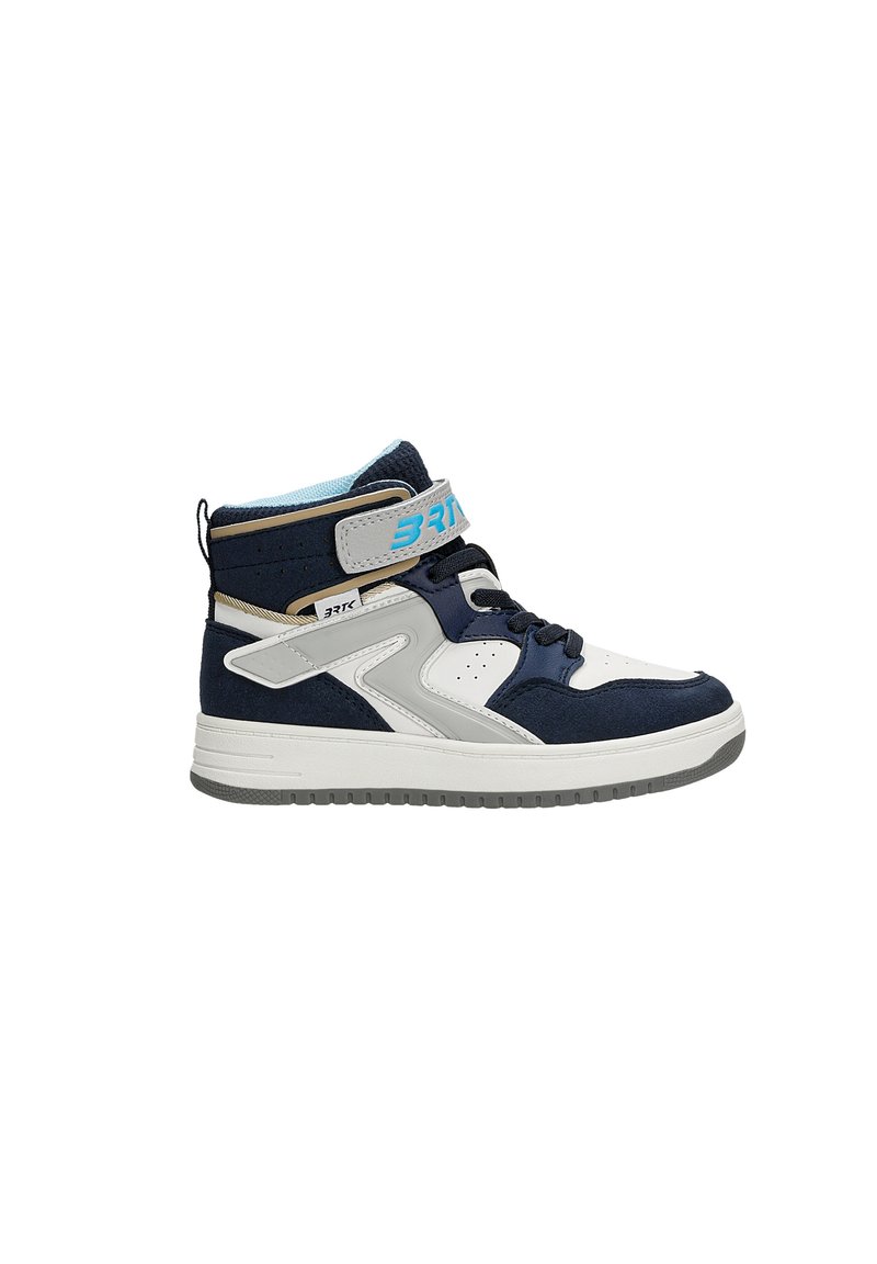 Des baskets montantes en matériau en suede bleu marine et blanc, avec une sangle à velcro et une semelle en caoutchouc grise. Agrémentées de détails bleu clair.