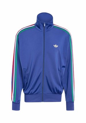 Chaqueta de chándal azul con cremallera hecha de un tejido suave, con rayas verdes, rojas y blancas en las mangas y un pequeño logotipo blanco en el pecho.