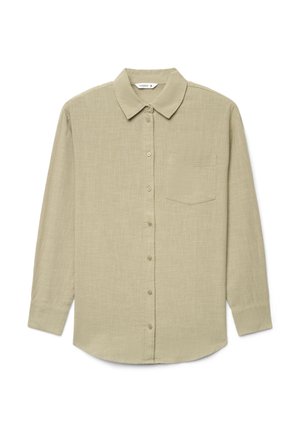 Camicia beige a maniche lunghe con bottoni, colletto e taschino sul petto, distesa su uno sfondo bianco.