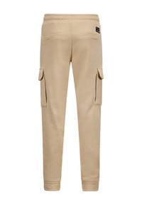 Beige cargobroek met een elastische tailleband, twee zijzakken en twee achterzakken. Gemaakt van zachte, gestructureerde stof met een tapered fit.