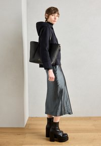 Thumbnail Image 4