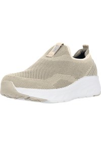 Beige slip-on sneakers med en texturerad stickad ovandel, vit dämpad sula och en dragflik vid hälen för enkel påtagning.