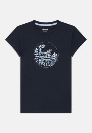 Granatowy t-shirt z krótkim rękawem, z jasnoniebieskim wzorem liścia w kształcie koła oraz białym napisem "Icepeak since 1996" na środku klatki piersiowej.