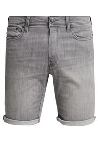 Bermudas de denim gris con corte recto, con dobladillos enrollados, bolsillos frontales visibles y una sutil textura desgastada. Detalles de metal.