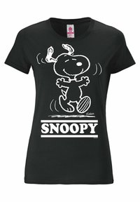 Camiseta de algodón negra con un gráfico blanco de Snoopy bailando, con el nombre "SNOOPY" mostrado en negrita debajo. Textura lisa.