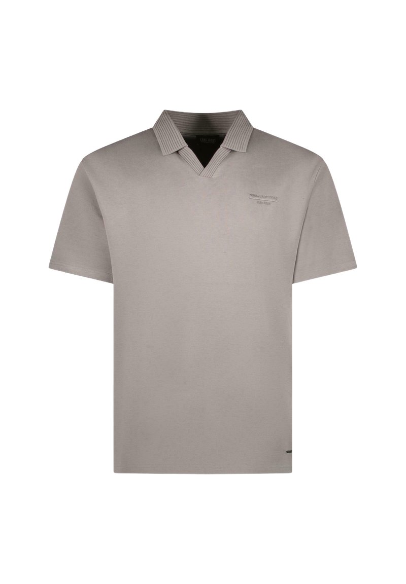 Lichtgrijze polo met korte mouwen, een v-hals, textuur op de kraag en subtiele branding op de borst. Gemaakt van een zachte, ademende stof.