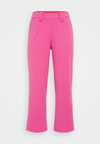 Höga ljusrosa byxor med bälteslippar, sidfickor och raka ben på en vit bakgrund.