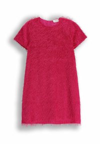 Fuksjowa sukienka wykonana z miękkiego, fakturowanego materiału. Posiada krótkie rękawy i okrągły dekolt, z frędzlami na dole.
