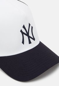 New Era TEAM COLOUR BLOCK TRUCKER NEYYAN  - Cap - navy