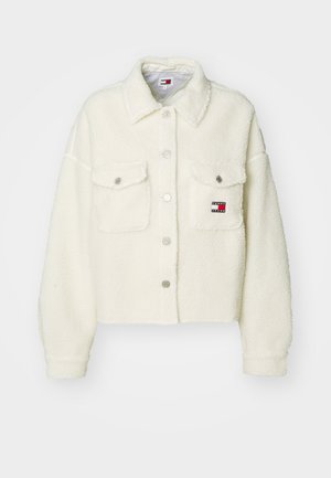 Tommy Jeans BADGE OVERSHIRT - Chaqueta de invierno - ancient white