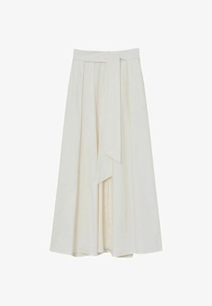 Kreminės spalvos midi sijonas aukštu liemeniu su priekinėmis klostėmis ir plačiu atitinkančios spalvos diržu, kabančiu per vidurį.