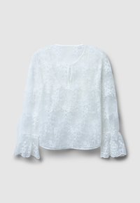 Blusa bianca in pizzo con maniche lunghe a campana. Caratterizzata da motivi floreali e scollatura a girocollo con un piccolo dettaglio legato nella parte anteriore.