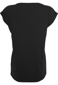 T-shirt noir à manches courtes en coton. Présente un col rond et une coupe décontractée avec des bords de manches retournés. Pas de motifs ni de logos visibles.