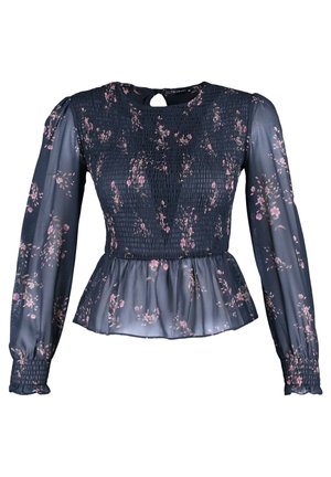 Navy blouse met lange gesmokte mouwen, bloemenprint in roze en crème, peplum zoom, sluiting met sleutelgat aan de achterkant, en transparante textuur.